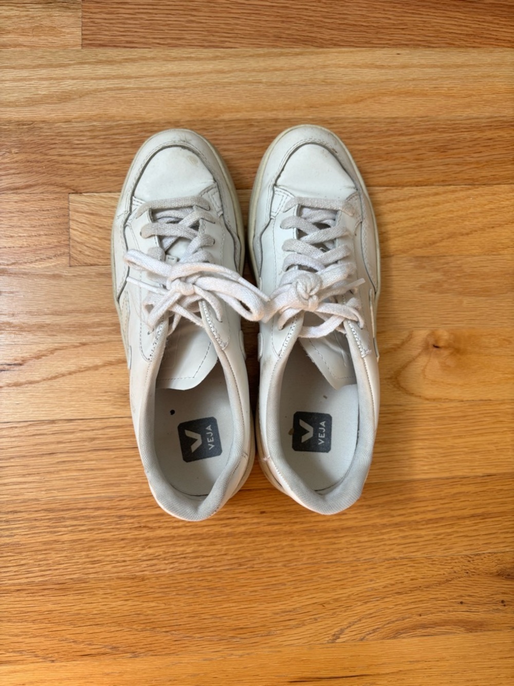 Veja Women's V-12